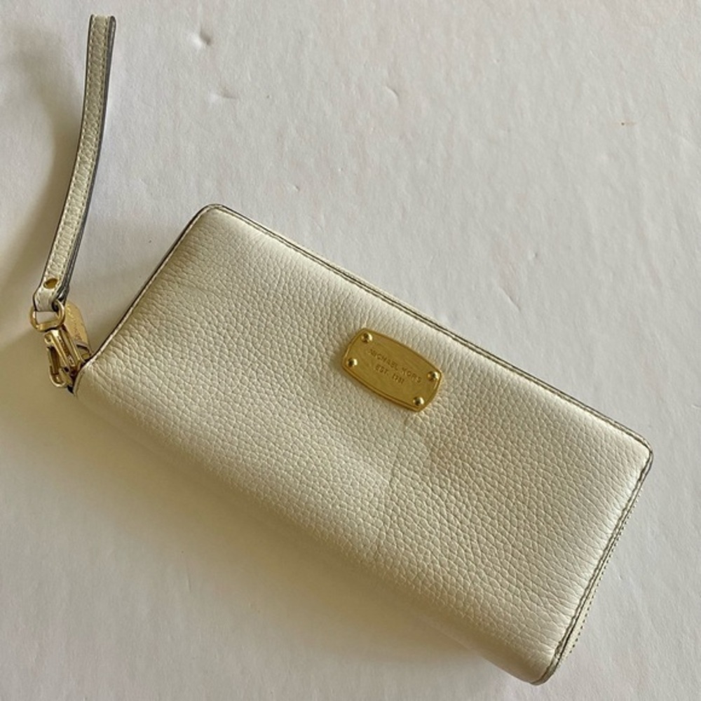 Michael Kors Jet Set large wallet in Optic White